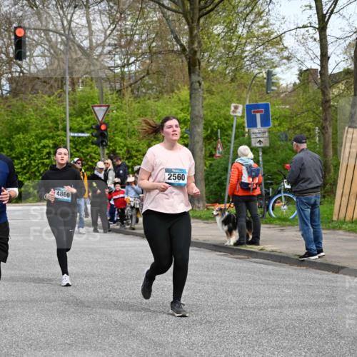 12.04.2026 - 45. Internationalen Wilhelmsburger Insellauf J. Mangold http://msf.ph/oto/9513279 12.04.2026 13:08:27 Ziel 4940, 4454, 4046, 4824, 5548, 5547, 4640, 5231, 5306, 3896, 4967, 2436, 2045, 3745, 2046, 4102, 5795, 4860, 5313, 5027, 5093, 5020, 4265, 3035, 5305, 4757, 4039, 4901, 5746, 2560, 2560, 5229, 2077, 2923, 4652, 2260, 3261, 5324, 3406, 3359, 2981, 5712, 3791, 4453, 4204 meine-sportfotos.de