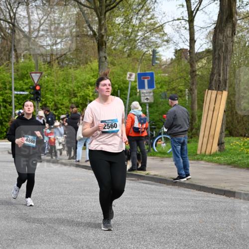 12.04.2026 - 45. Internationalen Wilhelmsburger Insellauf J. Mangold http://msf.ph/oto/9513284 12.04.2026 13:08:27 Ziel 4940, 4454, 4046, 4824, 5548, 5547, 4640, 5231, 5306, 3896, 4967, 2436, 2045, 3745, 2046, 4102, 5795, 4860, 5313, 5027, 5093, 5020, 4265, 3035, 5305, 4757, 4039, 4901, 5746, 2560, 2560, 5229, 2077, 2923, 4652, 2260, 3261, 5324, 3406, 3359, 2981, 5712, 3791, 4453, 4204 meine-sportfotos.de