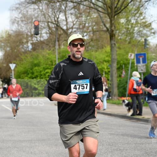 12.04.2026 - 45. Internationalen Wilhelmsburger Insellauf J. Mangold http://msf.ph/oto/9513329 12.04.2026 13:08:38 Ziel 3896, 4967, 2436, 2045, 3745, 2046, 4102, 5795, 4860, 5313, 5027, 5093, 5020, 4265, 3035, 5305, 4757, 4039, 4901, 5746, 2560, 5229, 2077, 2923, 4652, 2260, 3261, 5324, 3406, 3359, 2981, 5712, 3791, 5712, 3791, 4453, 4204, 4611, 2440, 2011, 5783, 4973 meine-sportfotos.de