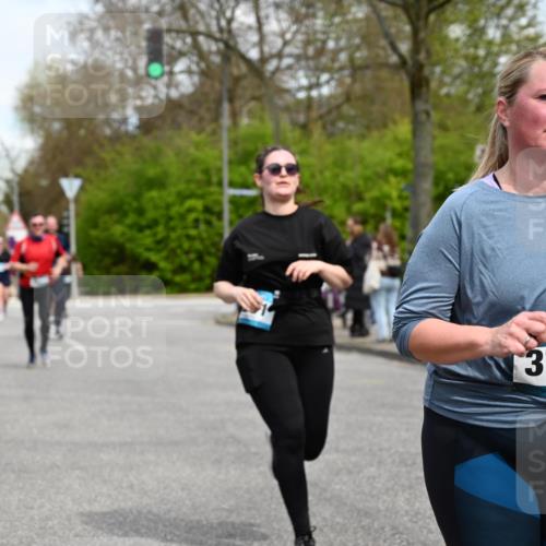 12.04.2026 - 45. Internationalen Wilhelmsburger Insellauf J. Mangold http://msf.ph/oto/9513356 12.04.2026 13:08:43 Ziel 2436, 2045, 3745, 2046, 4102, 5795, 4860, 5313, 5027, 5093, 5020, 4265, 3035, 5305, 4757, 4039, 4901, 5746, 2560, 5229, 2077, 2923, 4652, 2260, 3261, 5324, 3406, 3359, 2981, 5712, 3791, 4453, 4204, 4611, 2440, 2011, 5783, 4973, 4771, 5586, 5596, 4777 meine-sportfotos.de
