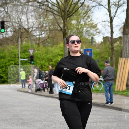 12.04.2026 - 45. Internationalen Wilhelmsburger Insellauf J. Mangold http://msf.ph/oto/9513362 12.04.2026 13:08:43 Ziel 2436, 2045, 3745, 2046, 4102, 5795, 4860, 5313, 5027, 5093, 5020, 4265, 3035, 5305, 4757, 4039, 4901, 5746, 2560, 5229, 2077, 2923, 4652, 2260, 3261, 5324, 3406, 3359, 2981, 5712, 3791, 4453, 4204, 4611, 2440, 2011, 5783, 4973, 4771, 5586, 5596, 4777 meine-sportfotos.de
