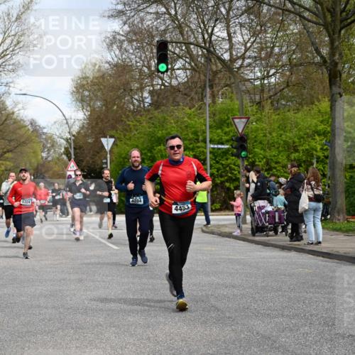 12.04.2026 - 45. Internationalen Wilhelmsburger Insellauf J. Mangold http://msf.ph/oto/9513374 12.04.2026 13:08:45 Ziel 2045, 3745, 2046, 4102, 5795, 4860, 5313, 5027, 5093, 5020, 4265, 3035, 5305, 4757, 4039, 4901, 5746, 2560, 5229, 2077, 2923, 4652, 4652, 2260, 3261, 5324, 3406, 3359, 2981, 5712, 3791, 4453, 4204, 4611, 2440, 2011, 5783, 4973, 4771, 5586, 5596, 4777, 5641 meine-sportfotos.de