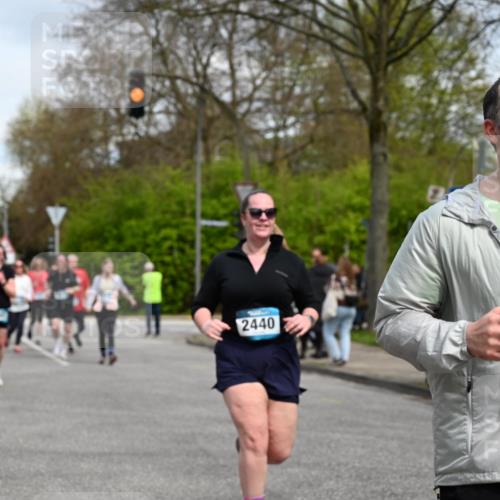 12.04.2026 - 45. Internationalen Wilhelmsburger Insellauf J. Mangold http://msf.ph/oto/9513418 12.04.2026 13:08:53 Ziel 5027, 5093, 5020, 4265, 3035, 5305, 4757, 4039, 4901, 5746, 2560, 5229, 2077, 2923, 4652, 2260, 3261, 5324, 3406, 3359, 2981, 5712, 3791, 4453, 4204, 4611, 2440, 2011, 5783, 4973, 4771, 5586, 5596, 4777, 4777, 5641, 5631, 4318, 4911, 4857, 3076, 5682, 5611, 5108 meine-sportfotos.de