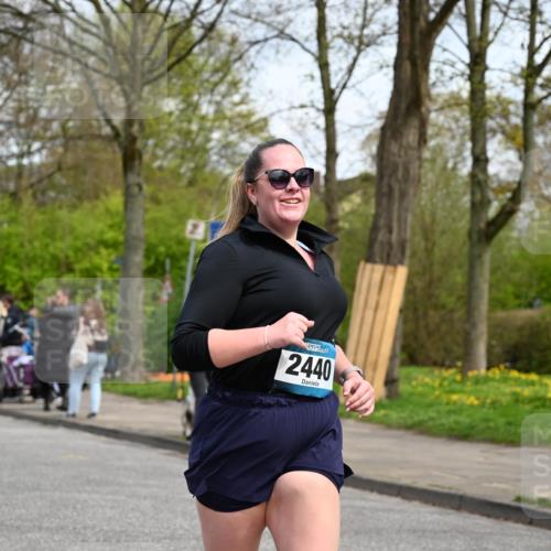 12.04.2026 - 45. Internationalen Wilhelmsburger Insellauf J. Mangold http://msf.ph/oto/9513427 12.04.2026 13:08:54 Ziel 5027, 5093, 5020, 4265, 3035, 5305, 4757, 4039, 4901, 5746, 2560, 5229, 2077, 2923, 4652, 2260, 3261, 5324, 3406, 3359, 2981, 5712, 3791, 4453, 4204, 4611, 2440, 4611, 2440, 2011, 5783, 4973, 4771, 5586, 5596, 4777, 5641, 5631, 4318, 4911, 4857, 3076, 5682, 5611, 5108 meine-sportfotos.de