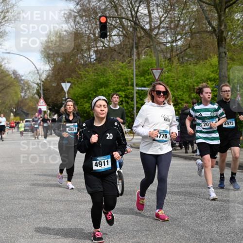 12.04.2026 - 45. Internationalen Wilhelmsburger Insellauf J. Mangold http://msf.ph/oto/9513475 12.04.2026 13:09:01 Ziel 4901, 5746, 2560, 5229, 2077, 2923, 4652, 2260, 3261, 5324, 3406, 3359, 2981, 5712, 3791, 4453, 4204, 4611, 2440, 2011, 5783, 4973, 4973, 4771, 5586, 5596, 4777, 5641, 5631, 4318, 4911, 4857, 3076, 5682, 5611, 5108, 4288, 5190, 3121, 2337, 3056, 2688, 4776, 2689, 5095 meine-sportfotos.de