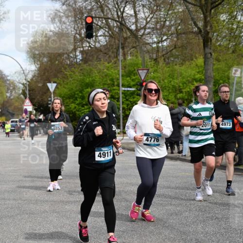 12.04.2026 - 45. Internationalen Wilhelmsburger Insellauf J. Mangold http://msf.ph/oto/9513477 12.04.2026 13:09:02 Ziel 4901, 5746, 2560, 5229, 2077, 2923, 4652, 2260, 3261, 5324, 3406, 3359, 2981, 5712, 3791, 4453, 4204, 4611, 2440, 2011, 5783, 4973, 4771, 5586, 5596, 4777, 5641, 5631, 4318, 4911, 4857, 3076, 5682, 3076, 5682, 5611, 5108, 4288, 5190, 3121, 2337, 3056, 2688, 4776, 2689, 5095, 3571 meine-sportfotos.de