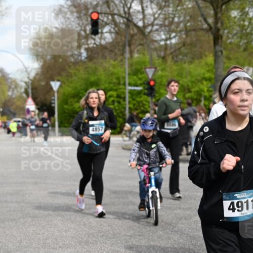 12.04.2026 - 45. Internationalen Wilhelmsburger Insellauf J. Mangold http://msf.ph/oto/9513483 12.04.2026 13:09:03 Ziel 2560, 5229, 2077, 2923, 4652, 2260, 3261, 5324, 3406, 3359, 2981, 5712, 3791, 4453, 4204, 4611, 2440, 2011, 5783, 4973, 4771, 4771, 5586, 5596, 4777, 5641, 5631, 4318, 4911, 4857, 3076, 5682, 5611, 5108, 4288, 5190, 3121, 2337, 3056, 2688, 4776, 2689, 5095, 3571 meine-sportfotos.de