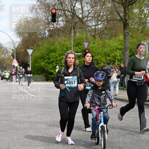 12.04.2026 - 45. Internationalen Wilhelmsburger Insellauf J. Mangold http://msf.ph/oto/9513487 12.04.2026 13:09:04 Ziel 2560, 5229, 2077, 2923, 4652, 2260, 3261, 5324, 3406, 3359, 2981, 5712, 3791, 4453, 4204, 4611, 2440, 2011, 5783, 4973, 4771, 5586, 5596, 5586, 5596, 4777, 5641, 5631, 4318, 4911, 4857, 3076, 5682, 5611, 5611, 5108, 4288, 5190, 3121, 2337, 3056, 2688, 4776, 2689, 5095, 3571, 5760, 3019, 3440 meine-sportfotos.de