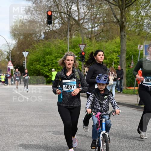 12.04.2026 - 45. Internationalen Wilhelmsburger Insellauf J. Mangold http://msf.ph/oto/9513490 12.04.2026 13:09:04 Ziel 2560, 5229, 2077, 2923, 4652, 2260, 3261, 5324, 3406, 3359, 2981, 5712, 3791, 4453, 4204, 4611, 2440, 2011, 5783, 4973, 4771, 5586, 5596, 5586, 5596, 4777, 5641, 5631, 4318, 4911, 4857, 3076, 5682, 5611, 5611, 5108, 4288, 5190, 3121, 2337, 3056, 2688, 4776, 2689, 5095, 3571, 5760, 3019, 3440 meine-sportfotos.de