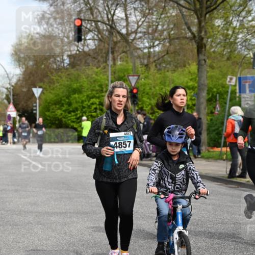 12.04.2026 - 45. Internationalen Wilhelmsburger Insellauf J. Mangold http://msf.ph/oto/9513492 12.04.2026 13:09:04 Ziel 2560, 5229, 2077, 2923, 4652, 2260, 3261, 5324, 3406, 3359, 2981, 5712, 3791, 4453, 4204, 4611, 2440, 2011, 5783, 4973, 4771, 5586, 5596, 5586, 5596, 4777, 5641, 5631, 4318, 4911, 4857, 3076, 5682, 5611, 5611, 5108, 4288, 5190, 3121, 2337, 3056, 2688, 4776, 2689, 5095, 3571, 5760, 3019, 3440 meine-sportfotos.de