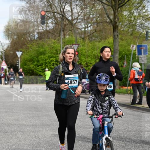 12.04.2026 - 45. Internationalen Wilhelmsburger Insellauf J. Mangold http://msf.ph/oto/9513493 12.04.2026 13:09:04 Ziel 2560, 5229, 2077, 2923, 4652, 2260, 3261, 5324, 3406, 3359, 2981, 5712, 3791, 4453, 4204, 4611, 2440, 2011, 5783, 4973, 4771, 5586, 5596, 5586, 5596, 4777, 5641, 5631, 4318, 4911, 4857, 3076, 5682, 5611, 5611, 5108, 4288, 5190, 3121, 2337, 3056, 2688, 4776, 2689, 5095, 3571, 5760, 3019, 3440 meine-sportfotos.de