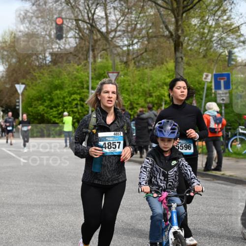 12.04.2026 - 45. Internationalen Wilhelmsburger Insellauf J. Mangold http://msf.ph/oto/9513495 12.04.2026 13:09:04 Ziel 2560, 5229, 2077, 2923, 4652, 2260, 3261, 5324, 3406, 3359, 2981, 5712, 3791, 4453, 4204, 4611, 2440, 2011, 5783, 4973, 4771, 5586, 5596, 5586, 5596, 4777, 5641, 5631, 4318, 4911, 4857, 3076, 5682, 5611, 5611, 5108, 4288, 5190, 3121, 2337, 3056, 2688, 4776, 2689, 5095, 3571, 5760, 3019, 3440 meine-sportfotos.de