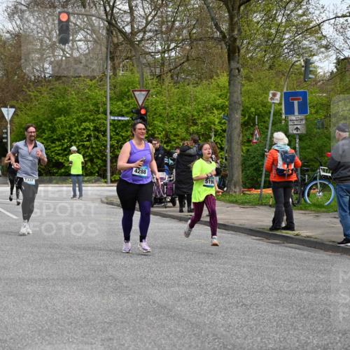12.04.2026 - 45. Internationalen Wilhelmsburger Insellauf J. Mangold http://msf.ph/oto/9513522 12.04.2026 13:09:16 Ziel 4453, 4204, 4611, 2440, 2011, 5783, 4973, 4771, 5586, 5596, 4777, 5641, 5631, 4318, 4911, 4857, 3076, 5682, 5611, 5611, 5108, 4288, 5190, 3121, 2337, 3056, 2688, 4776, 2689, 5095, 3571, 5760, 3019, 3440, 5760, 3019, 3440, 5761, 4335, 3807, 4794, 2687, 5090, 5256 meine-sportfotos.de