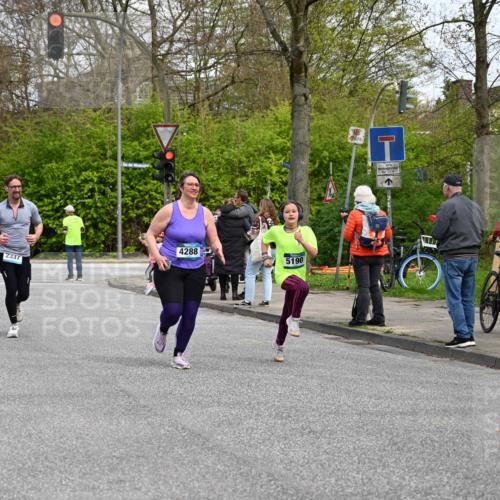 12.04.2026 - 45. Internationalen Wilhelmsburger Insellauf J. Mangold http://msf.ph/oto/9513525 12.04.2026 13:09:16 Ziel 4453, 4204, 4611, 2440, 2011, 5783, 4973, 4771, 5586, 5596, 4777, 5641, 5631, 4318, 4911, 4857, 3076, 5682, 5611, 5611, 5108, 4288, 5190, 3121, 2337, 3056, 2688, 4776, 2689, 5095, 3571, 5760, 3019, 3440, 5760, 3019, 3440, 5761, 4335, 3807, 4794, 2687, 5090, 5256 meine-sportfotos.de