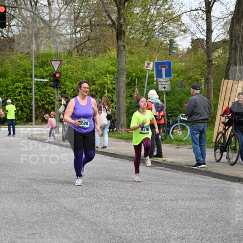 12.04.2026 - 45. Internationalen Wilhelmsburger Insellauf J. Mangold http://msf.ph/oto/9513529 12.04.2026 13:09:16 Ziel 4453, 4204, 4611, 2440, 2011, 5783, 4973, 4771, 5586, 5596, 4777, 5641, 5631, 4318, 4911, 4857, 3076, 5682, 5611, 5611, 5108, 4288, 5190, 3121, 2337, 3056, 2688, 4776, 2689, 5095, 3571, 5760, 3019, 3440, 5760, 3019, 3440, 5761, 4335, 3807, 4794, 2687, 5090, 5256 meine-sportfotos.de