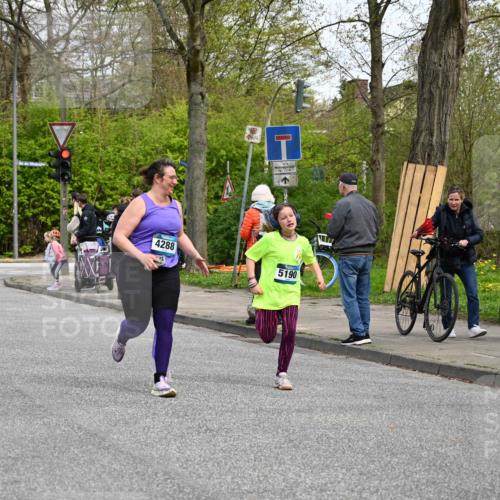 12.04.2026 - 45. Internationalen Wilhelmsburger Insellauf J. Mangold http://msf.ph/oto/9513532 12.04.2026 13:09:16 Ziel 4453, 4204, 4611, 2440, 2011, 5783, 4973, 4771, 5586, 5596, 4777, 5641, 5631, 4318, 4911, 4857, 3076, 5682, 5611, 5611, 5108, 4288, 5190, 3121, 2337, 3056, 2688, 4776, 2689, 5095, 3571, 5760, 3019, 3440, 5760, 3019, 3440, 5761, 4335, 3807, 4794, 2687, 5090, 5256 meine-sportfotos.de
