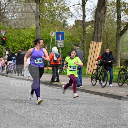 12.04.2026 - 45. Internationalen Wilhelmsburger Insellauf J. Mangold http://msf.ph/oto/9513535 12.04.2026 13:09:17 Ziel 4611, 2440, 2011, 5783, 4973, 4771, 5586, 5596, 4777, 5641, 5631, 4318, 4911, 4857, 3076, 5682, 5611, 5108, 5108, 4288, 5190, 3121, 2337, 3056, 2688, 4776, 2689, 5095, 3571, 5760, 3019, 3440, 5761, 5761, 4335, 3807, 4794, 2687, 5090, 5256, 4419, 5454 meine-sportfotos.de