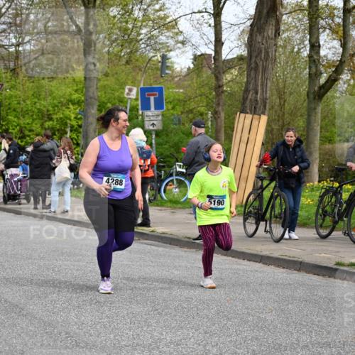 12.04.2026 - 45. Internationalen Wilhelmsburger Insellauf J. Mangold http://msf.ph/oto/9513537 12.04.2026 13:09:17 Ziel 4611, 2440, 2011, 5783, 4973, 4771, 5586, 5596, 4777, 5641, 5631, 4318, 4911, 4857, 3076, 5682, 5611, 5108, 5108, 4288, 5190, 3121, 2337, 3056, 2688, 4776, 2689, 5095, 3571, 5760, 3019, 3440, 5761, 5761, 4335, 3807, 4794, 2687, 5090, 5256, 4419, 5454 meine-sportfotos.de