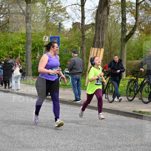 12.04.2026 - 45. Internationalen Wilhelmsburger Insellauf J. Mangold http://msf.ph/oto/9513539 12.04.2026 13:09:17 Ziel 4611, 2440, 2011, 5783, 4973, 4771, 5586, 5596, 4777, 5641, 5631, 4318, 4911, 4857, 3076, 5682, 5611, 5108, 5108, 4288, 5190, 3121, 2337, 3056, 2688, 4776, 2689, 5095, 3571, 5760, 3019, 3440, 5761, 5761, 4335, 3807, 4794, 2687, 5090, 5256, 4419, 5454 meine-sportfotos.de