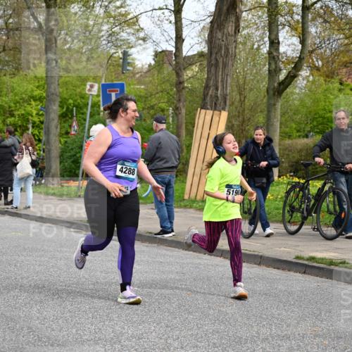12.04.2026 - 45. Internationalen Wilhelmsburger Insellauf J. Mangold http://msf.ph/oto/9513540 12.04.2026 13:09:17 Ziel 4611, 2440, 2011, 5783, 4973, 4771, 5586, 5596, 4777, 5641, 5631, 4318, 4911, 4857, 3076, 5682, 5611, 5108, 5108, 4288, 5190, 3121, 2337, 3056, 2688, 4776, 2689, 5095, 3571, 5760, 3019, 3440, 5761, 5761, 4335, 3807, 4794, 2687, 5090, 5256, 4419, 5454 meine-sportfotos.de