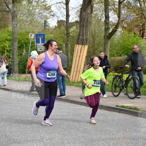 12.04.2026 - 45. Internationalen Wilhelmsburger Insellauf J. Mangold http://msf.ph/oto/9513541 12.04.2026 13:09:17 Ziel 4611, 2440, 2011, 5783, 4973, 4771, 5586, 5596, 4777, 5641, 5631, 4318, 4911, 4857, 3076, 5682, 5611, 5108, 5108, 4288, 5190, 3121, 2337, 3056, 2688, 4776, 2689, 5095, 3571, 5760, 3019, 3440, 5761, 5761, 4335, 3807, 4794, 2687, 5090, 5256, 4419, 5454 meine-sportfotos.de