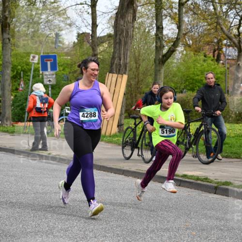 12.04.2026 - 45. Internationalen Wilhelmsburger Insellauf J. Mangold http://msf.ph/oto/9513543 12.04.2026 13:09:17 Ziel 4611, 2440, 2011, 5783, 4973, 4771, 5586, 5596, 4777, 5641, 5631, 4318, 4911, 4857, 3076, 5682, 5611, 5108, 5108, 4288, 5190, 3121, 2337, 3056, 2688, 4776, 2689, 5095, 3571, 5760, 3019, 3440, 5761, 5761, 4335, 3807, 4794, 2687, 5090, 5256, 4419, 5454 meine-sportfotos.de