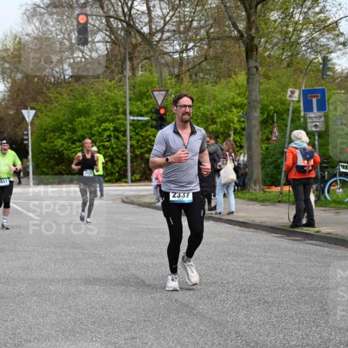 12.04.2026 - 45. Internationalen Wilhelmsburger Insellauf J. Mangold http://msf.ph/oto/9513546 12.04.2026 13:09:18 Ziel 4611, 2440, 2011, 5783, 4973, 4771, 5586, 5596, 4777, 5641, 5631, 4318, 4911, 4857, 3076, 5682, 5611, 5108, 4288, 5190, 3121, 2337, 3056, 2688, 4776, 2689, 5095, 3571, 5760, 3019, 3440, 5761, 4335, 4335, 3807, 4794, 2687, 5090, 5256, 4419, 5454, 5624, 5005 meine-sportfotos.de