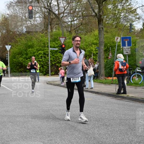 12.04.2026 - 45. Internationalen Wilhelmsburger Insellauf J. Mangold http://msf.ph/oto/9513547 12.04.2026 13:09:18 Ziel 4611, 2440, 2011, 5783, 4973, 4771, 5586, 5596, 4777, 5641, 5631, 4318, 4911, 4857, 3076, 5682, 5611, 5108, 4288, 5190, 3121, 2337, 3056, 2688, 4776, 2689, 5095, 3571, 5760, 3019, 3440, 5761, 4335, 4335, 3807, 4794, 2687, 5090, 5256, 4419, 5454, 5624, 5005 meine-sportfotos.de