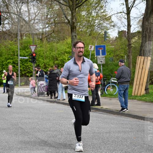 12.04.2026 - 45. Internationalen Wilhelmsburger Insellauf J. Mangold http://msf.ph/oto/9513552 12.04.2026 13:09:19 Ziel 4611, 2440, 2011, 5783, 4973, 4771, 5586, 5596, 4777, 5641, 5631, 4318, 4911, 4857, 3076, 5682, 5611, 5108, 4288, 5190, 3121, 4288, 5190, 3121, 2337, 3056, 2688, 4776, 2689, 5095, 3571, 5760, 3019, 3440, 5761, 4335, 3807, 4794, 2687, 5090, 5256, 4419, 5454, 5624, 5005 meine-sportfotos.de
