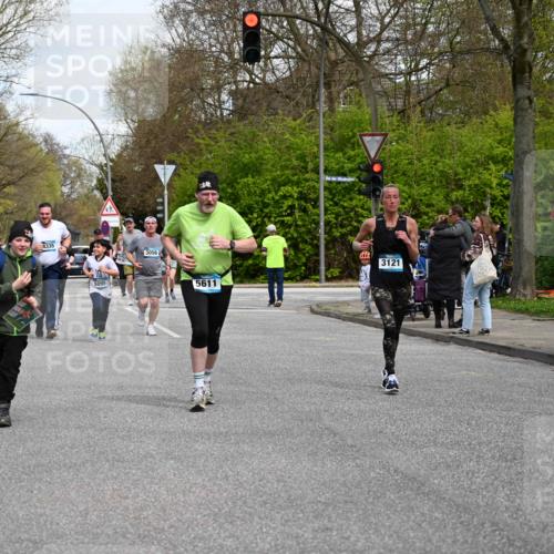 12.04.2026 - 45. Internationalen Wilhelmsburger Insellauf J. Mangold http://msf.ph/oto/9513557 12.04.2026 13:09:20 Ziel 2011, 5783, 4973, 4771, 5586, 5596, 4777, 5641, 5631, 4318, 4911, 4857, 3076, 5682, 5611, 5108, 4288, 5190, 3121, 2337, 3056, 2688, 4776, 2689, 5095, 3571, 5760, 3019, 3440, 5761, 4335, 3807, 4794, 2687, 5090, 5256, 4419, 5454, 5624, 5005, 3557 meine-sportfotos.de
