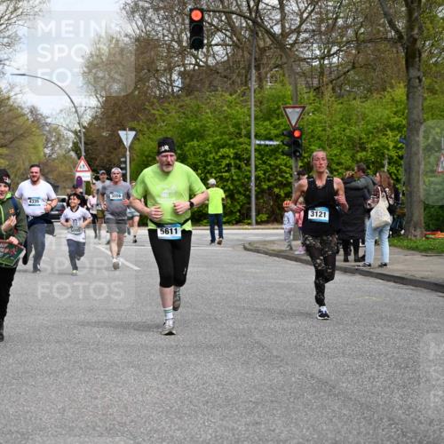 12.04.2026 - 45. Internationalen Wilhelmsburger Insellauf J. Mangold http://msf.ph/oto/9513559 12.04.2026 13:09:20 Ziel 2011, 5783, 4973, 4771, 5586, 5596, 4777, 5641, 5631, 4318, 4911, 4857, 3076, 5682, 5611, 5108, 4288, 5190, 3121, 2337, 3056, 2688, 4776, 2689, 5095, 3571, 5760, 3019, 3440, 5761, 4335, 3807, 4794, 2687, 5090, 5256, 4419, 5454, 5624, 5005, 3557 meine-sportfotos.de