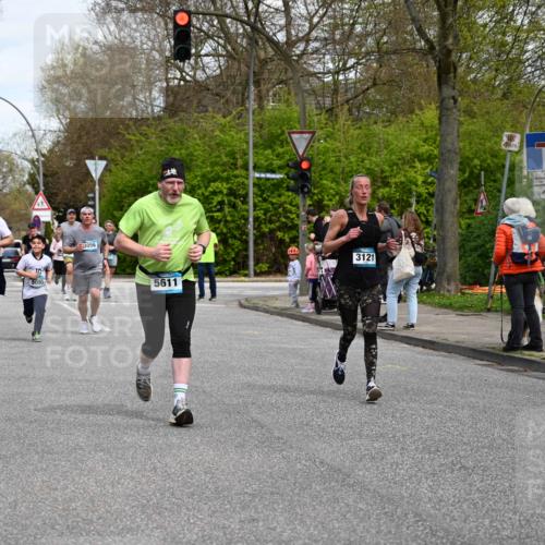 12.04.2026 - 45. Internationalen Wilhelmsburger Insellauf J. Mangold http://msf.ph/oto/9513562 12.04.2026 13:09:21 Ziel 2011, 5783, 4973, 4771, 5586, 5596, 4777, 5641, 5631, 4318, 4911, 4857, 3076, 5682, 5611, 5108, 4288, 5190, 3121, 2337, 2337, 3056, 2688, 4776, 2689, 5095, 3571, 5760, 3019, 3440, 5761, 4335, 3807, 4794, 2687, 5090, 5256, 4419, 5454, 5624, 5005, 3557, 3729 meine-sportfotos.de