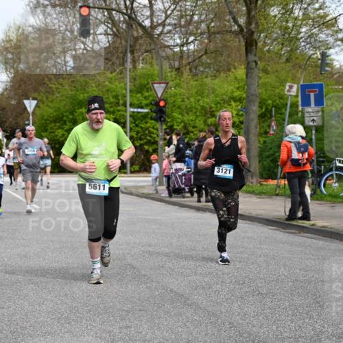 12.04.2026 - 45. Internationalen Wilhelmsburger Insellauf J. Mangold http://msf.ph/oto/9513567 12.04.2026 13:09:21 Ziel 2011, 5783, 4973, 4771, 5586, 5596, 4777, 5641, 5631, 4318, 4911, 4857, 3076, 5682, 5611, 5108, 4288, 5190, 3121, 2337, 2337, 3056, 2688, 4776, 2689, 5095, 3571, 5760, 3019, 3440, 5761, 4335, 3807, 4794, 2687, 5090, 5256, 4419, 5454, 5624, 5005, 3557, 3729 meine-sportfotos.de