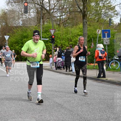 12.04.2026 - 45. Internationalen Wilhelmsburger Insellauf J. Mangold http://msf.ph/oto/9513569 12.04.2026 13:09:21 Ziel 2011, 5783, 4973, 4771, 5586, 5596, 4777, 5641, 5631, 4318, 4911, 4857, 3076, 5682, 5611, 5108, 4288, 5190, 3121, 2337, 2337, 3056, 2688, 4776, 2689, 5095, 3571, 5760, 3019, 3440, 5761, 4335, 3807, 4794, 2687, 5090, 5256, 4419, 5454, 5624, 5005, 3557, 3729 meine-sportfotos.de