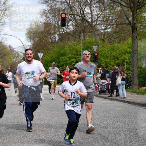 12.04.2026 - 45. Internationalen Wilhelmsburger Insellauf J. Mangold http://msf.ph/oto/9513582 12.04.2026 13:09:24 Ziel 5783, 4973, 4771, 5586, 5596, 4777, 5641, 5631, 4318, 4911, 4857, 3076, 5682, 5611, 5108, 4288, 5190, 3121, 2337, 3056, 2688, 4776, 2689, 2688, 4776, 2689, 5095, 3571, 5760, 3019, 3440, 5761, 4335, 3807, 4794, 2687, 5090, 5256, 4419, 5454, 5624, 5005, 3557, 3729, 3890 meine-sportfotos.de