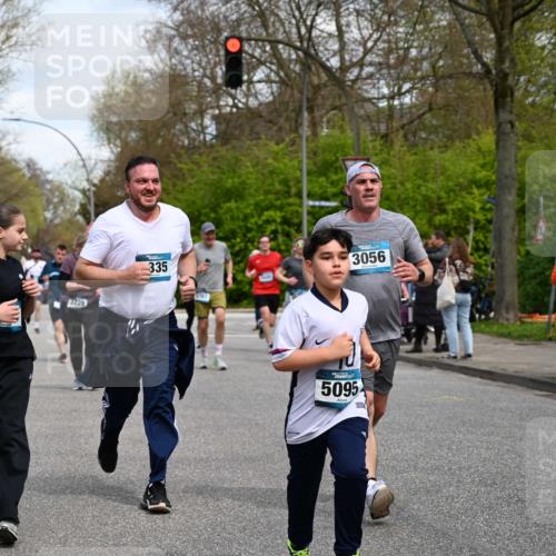12.04.2026 - 45. Internationalen Wilhelmsburger Insellauf J. Mangold http://msf.ph/oto/9513586 12.04.2026 13:09:25 Ziel 5783, 4973, 4771, 5586, 5596, 4777, 5641, 5631, 4318, 4911, 4857, 3076, 5682, 5611, 5108, 4288, 5190, 3121, 2337, 3056, 2688, 4776, 2689, 5095, 5095, 3571, 5760, 3019, 3440, 5761, 4335, 3807, 4794, 3807, 4794, 2687, 5090, 5256, 4419, 5454, 5624, 5005, 3557, 3729, 3890, 5282 meine-sportfotos.de