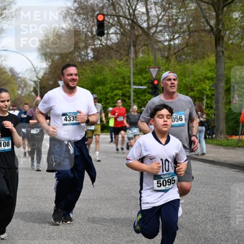 12.04.2026 - 45. Internationalen Wilhelmsburger Insellauf J. Mangold http://msf.ph/oto/9513588 12.04.2026 13:09:25 Ziel 5783, 4973, 4771, 5586, 5596, 4777, 5641, 5631, 4318, 4911, 4857, 3076, 5682, 5611, 5108, 4288, 5190, 3121, 2337, 3056, 2688, 4776, 2689, 5095, 5095, 3571, 5760, 3019, 3440, 5761, 4335, 3807, 4794, 3807, 4794, 2687, 5090, 5256, 4419, 5454, 5624, 5005, 3557, 3729, 3890, 5282 meine-sportfotos.de