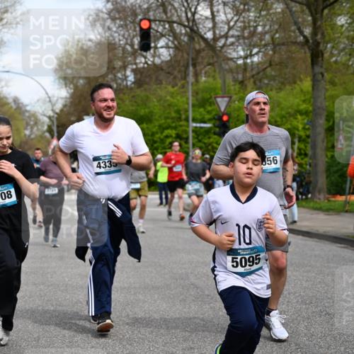 12.04.2026 - 45. Internationalen Wilhelmsburger Insellauf J. Mangold http://msf.ph/oto/9513589 12.04.2026 13:09:25 Ziel 5783, 4973, 4771, 5586, 5596, 4777, 5641, 5631, 4318, 4911, 4857, 3076, 5682, 5611, 5108, 4288, 5190, 3121, 2337, 3056, 2688, 4776, 2689, 5095, 5095, 3571, 5760, 3019, 3440, 5761, 4335, 3807, 4794, 3807, 4794, 2687, 5090, 5256, 4419, 5454, 5624, 5005, 3557, 3729, 3890, 5282 meine-sportfotos.de