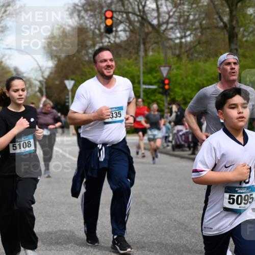 12.04.2026 - 45. Internationalen Wilhelmsburger Insellauf J. Mangold http://msf.ph/oto/9513593 12.04.2026 13:09:25 Ziel 5783, 4973, 4771, 5586, 5596, 4777, 5641, 5631, 4318, 4911, 4857, 3076, 5682, 5611, 5108, 4288, 5190, 3121, 2337, 3056, 2688, 4776, 2689, 5095, 5095, 3571, 5760, 3019, 3440, 5761, 4335, 3807, 4794, 3807, 4794, 2687, 5090, 5256, 4419, 5454, 5624, 5005, 3557, 3729, 3890, 5282 meine-sportfotos.de