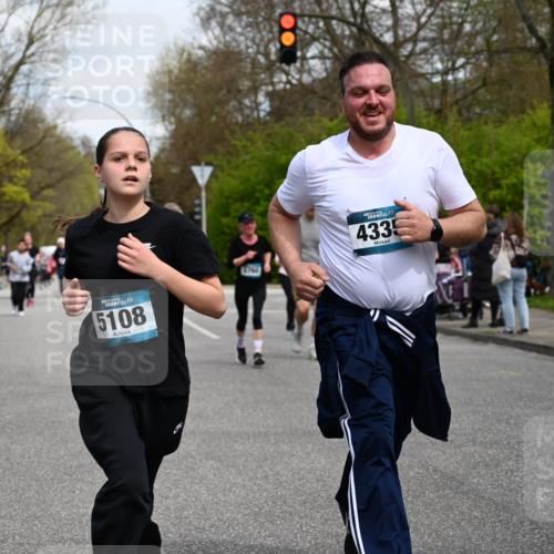 12.04.2026 - 45. Internationalen Wilhelmsburger Insellauf J. Mangold http://msf.ph/oto/9513598 12.04.2026 13:09:26 Ziel 4973, 4771, 5586, 5596, 4777, 5641, 5631, 4318, 4911, 4857, 3076, 5682, 5611, 5108, 4288, 5190, 3121, 2337, 3056, 2688, 4776, 2689, 5095, 3571, 3571, 5760, 3019, 3440, 5761, 4335, 3807, 4794, 2687, 5090, 5256, 4419, 5454, 5624, 5005, 3557, 3729, 3890, 5282 meine-sportfotos.de
