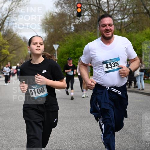 12.04.2026 - 45. Internationalen Wilhelmsburger Insellauf J. Mangold http://msf.ph/oto/9513599 12.04.2026 13:09:26 Ziel 4973, 4771, 5586, 5596, 4777, 5641, 5631, 4318, 4911, 4857, 3076, 5682, 5611, 5108, 4288, 5190, 3121, 2337, 3056, 2688, 4776, 2689, 5095, 3571, 3571, 5760, 3019, 3440, 5761, 4335, 3807, 4794, 2687, 5090, 5256, 4419, 5454, 5624, 5005, 3557, 3729, 3890, 5282 meine-sportfotos.de