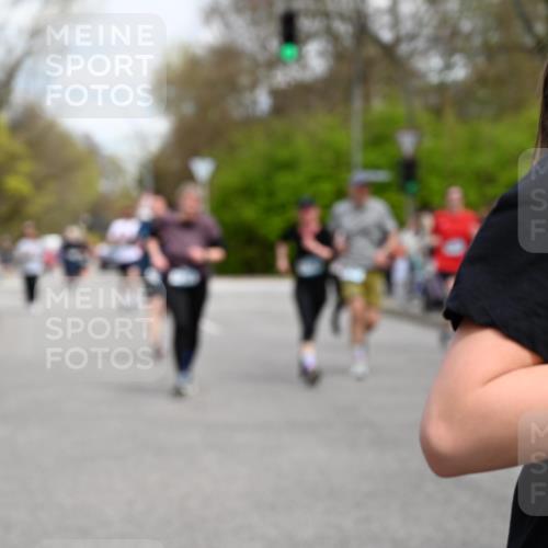 12.04.2026 - 45. Internationalen Wilhelmsburger Insellauf J. Mangold http://msf.ph/oto/9513608 12.04.2026 13:09:27 Ziel 4771, 5586, 5596, 4777, 5641, 5631, 4318, 4911, 4857, 3076, 5682, 5611, 5108, 4288, 5190, 3121, 2337, 3056, 2688, 4776, 2689, 5095, 3571, 5760, 3019, 3440, 5761, 4335, 3807, 4794, 2687, 5090, 2687, 5090, 5256, 4419, 5454, 5624, 5005, 3557, 3729, 3890, 5282, 2072 meine-sportfotos.de