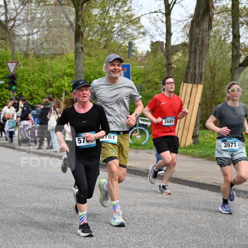 12.04.2026 - 45. Internationalen Wilhelmsburger Insellauf J. Mangold http://msf.ph/oto/9513623 12.04.2026 13:09:29 Ziel 5586, 5596, 4777, 5641, 5631, 4318, 4911, 4857, 3076, 5682, 5611, 5108, 4288, 5190, 3121, 2337, 3056, 2688, 4776, 2689, 5095, 3571, 5760, 3019, 3440, 5761, 5761, 4335, 3807, 4794, 2687, 5090, 5256, 4419, 5454, 4419, 5454, 5624, 5005, 3557, 3729, 3890, 5282, 2072, 5130, 3004, 2103, 5089, 2001, 4116 meine-sportfotos.de
