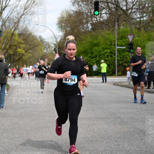 12.04.2026 - 45. Internationalen Wilhelmsburger Insellauf J. Mangold http://msf.ph/oto/9513669 12.04.2026 13:09:35 Ziel 5631, 4318, 4911, 4857, 3076, 5682, 5611, 5108, 4288, 5190, 3121, 2337, 3056, 2688, 4776, 2689, 5095, 3571, 5760, 3019, 3440, 5761, 4335, 3807, 4794, 2687, 5090, 5256, 4419, 5454, 5624, 5005, 3557, 3729, 3890, 5282, 2072, 5130, 3004, 2103, 5089, 2001, 4116, 2743, 3673, 4961, 3919, 3793, 3549 meine-sportfotos.de