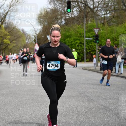 12.04.2026 - 45. Internationalen Wilhelmsburger Insellauf J. Mangold http://msf.ph/oto/9513672 12.04.2026 13:09:36 Ziel 4318, 4911, 4857, 3076, 5682, 5611, 5108, 4288, 5190, 3121, 2337, 3056, 2688, 4776, 2689, 5095, 3571, 5760, 3019, 3440, 5761, 4335, 3807, 4794, 2687, 5090, 5256, 4419, 5454, 5624, 5005, 3557, 3729, 3890, 3890, 5282, 2072, 5130, 3004, 2103, 5089, 2001, 4116, 2743, 3673, 4961, 3919, 3793, 3549, 5646, 5287 meine-sportfotos.de