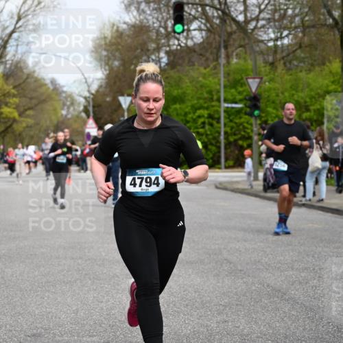 12.04.2026 - 45. Internationalen Wilhelmsburger Insellauf J. Mangold http://msf.ph/oto/9513673 12.04.2026 13:09:36 Ziel 4318, 4911, 4857, 3076, 5682, 5611, 5108, 4288, 5190, 3121, 2337, 3056, 2688, 4776, 2689, 5095, 3571, 5760, 3019, 3440, 5761, 4335, 3807, 4794, 2687, 5090, 5256, 4419, 5454, 5624, 5005, 3557, 3729, 3890, 3890, 5282, 2072, 5130, 3004, 2103, 5089, 2001, 4116, 2743, 3673, 4961, 3919, 3793, 3549, 5646, 5287 meine-sportfotos.de