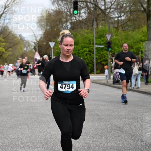 12.04.2026 - 45. Internationalen Wilhelmsburger Insellauf J. Mangold http://msf.ph/oto/9513674 12.04.2026 13:09:36 Ziel 4318, 4911, 4857, 3076, 5682, 5611, 5108, 4288, 5190, 3121, 2337, 3056, 2688, 4776, 2689, 5095, 3571, 5760, 3019, 3440, 5761, 4335, 3807, 4794, 2687, 5090, 5256, 4419, 5454, 5624, 5005, 3557, 3729, 3890, 3890, 5282, 2072, 5130, 3004, 2103, 5089, 2001, 4116, 2743, 3673, 4961, 3919, 3793, 3549, 5646, 5287 meine-sportfotos.de