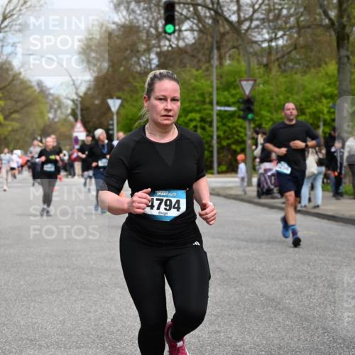 12.04.2026 - 45. Internationalen Wilhelmsburger Insellauf J. Mangold http://msf.ph/oto/9513675 12.04.2026 13:09:36 Ziel 4318, 4911, 4857, 3076, 5682, 5611, 5108, 4288, 5190, 3121, 2337, 3056, 2688, 4776, 2689, 5095, 3571, 5760, 3019, 3440, 5761, 4335, 3807, 4794, 2687, 5090, 5256, 4419, 5454, 5624, 5005, 3557, 3729, 3890, 3890, 5282, 2072, 5130, 3004, 2103, 5089, 2001, 4116, 2743, 3673, 4961, 3919, 3793, 3549, 5646, 5287 meine-sportfotos.de