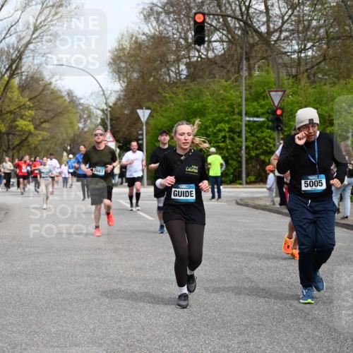12.04.2026 - 45. Internationalen Wilhelmsburger Insellauf J. Mangold http://msf.ph/oto/9513692 12.04.2026 13:09:40 Ziel 5611, 5108, 4288, 5190, 3121, 2337, 3056, 2688, 4776, 2689, 5095, 3571, 5760, 3019, 3440, 5761, 4335, 3807, 4794, 2687, 5090, 5256, 5256, 4419, 5454, 5624, 5005, 3557, 3729, 3890, 5282, 2072, 5130, 5130, 3004, 2103, 5089, 2001, 4116, 2743, 3673, 4961, 3919, 3793, 3549, 5646, 5287, 4910, 4278, 4935, 2129 meine-sportfotos.de