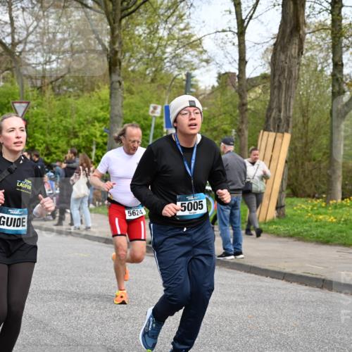 12.04.2026 - 45. Internationalen Wilhelmsburger Insellauf J. Mangold http://msf.ph/oto/9513700 12.04.2026 13:09:42 Ziel 5108, 4288, 5190, 3121, 2337, 3056, 2688, 4776, 2689, 5095, 3571, 5760, 3019, 3440, 5761, 4335, 3807, 4794, 2687, 5090, 5256, 4419, 5454, 5624, 5005, 5624, 5005, 3557, 3729, 3890, 5282, 2072, 5130, 3004, 2103, 5089, 2001, 4116, 2743, 3673, 4961, 3919, 3793, 3549, 5646, 5287, 4910, 4278, 4935, 2129, 2982, 2121 meine-sportfotos.de